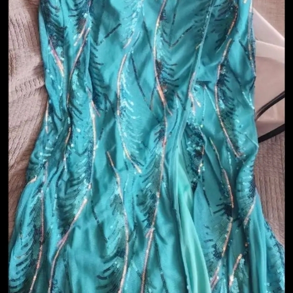 Turquoise, Sleeveless, plants pattern , split thigh, long lenth, bodyco… - Picture 13 of 14